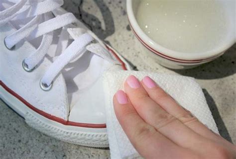 how to clean sneakers without washing.